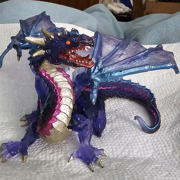 Beautiful dragon figure - Picture 4 of 4